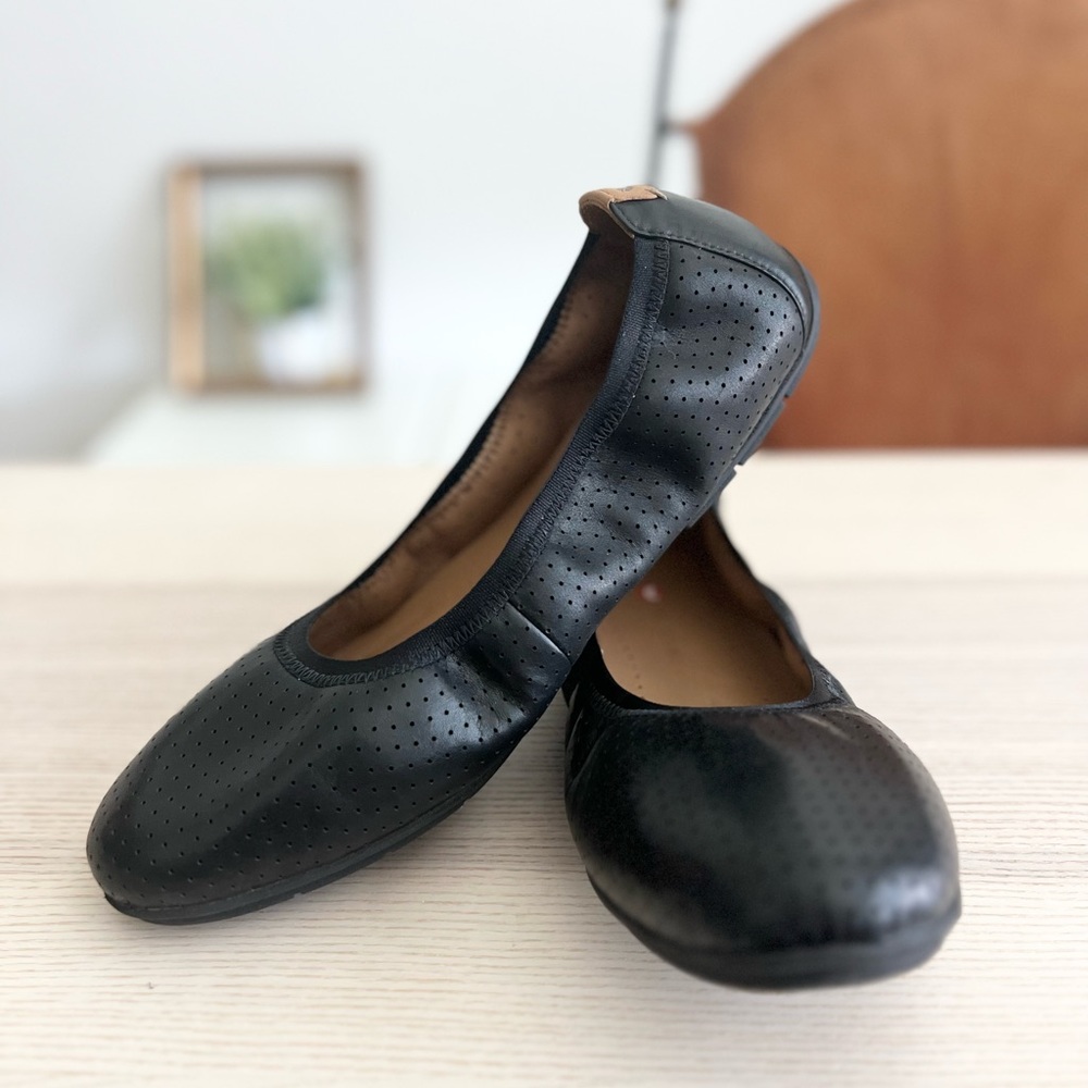 NWOT Clarks Unstructured Black Leather Ballet Flats